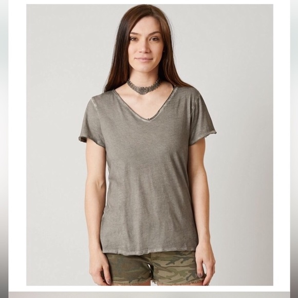 Brand New BKE Raw Edge Minimalist V-neck Tee Women’s Large Washed Capers Taupe - Picture 1 of 9